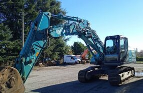 UEXE196 – ESCAVATORE KOBELCO SK210SNLC-10 TRIPLICE