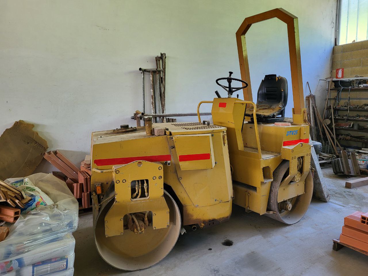 RULLO BITELLI BTV 25 TARGATO CNAA624 ANNO 1990 ORE C.CA 2000