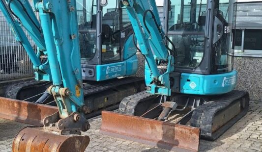UEXE188 – Miniescavatore Kobelco mod. SK30SR-6
