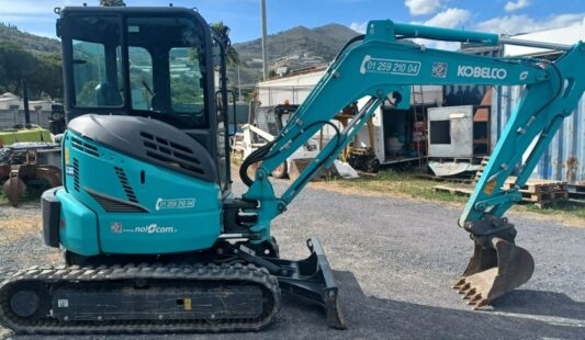 UEXE222 – Escavatore Kobelco mod. SK35SRX-6