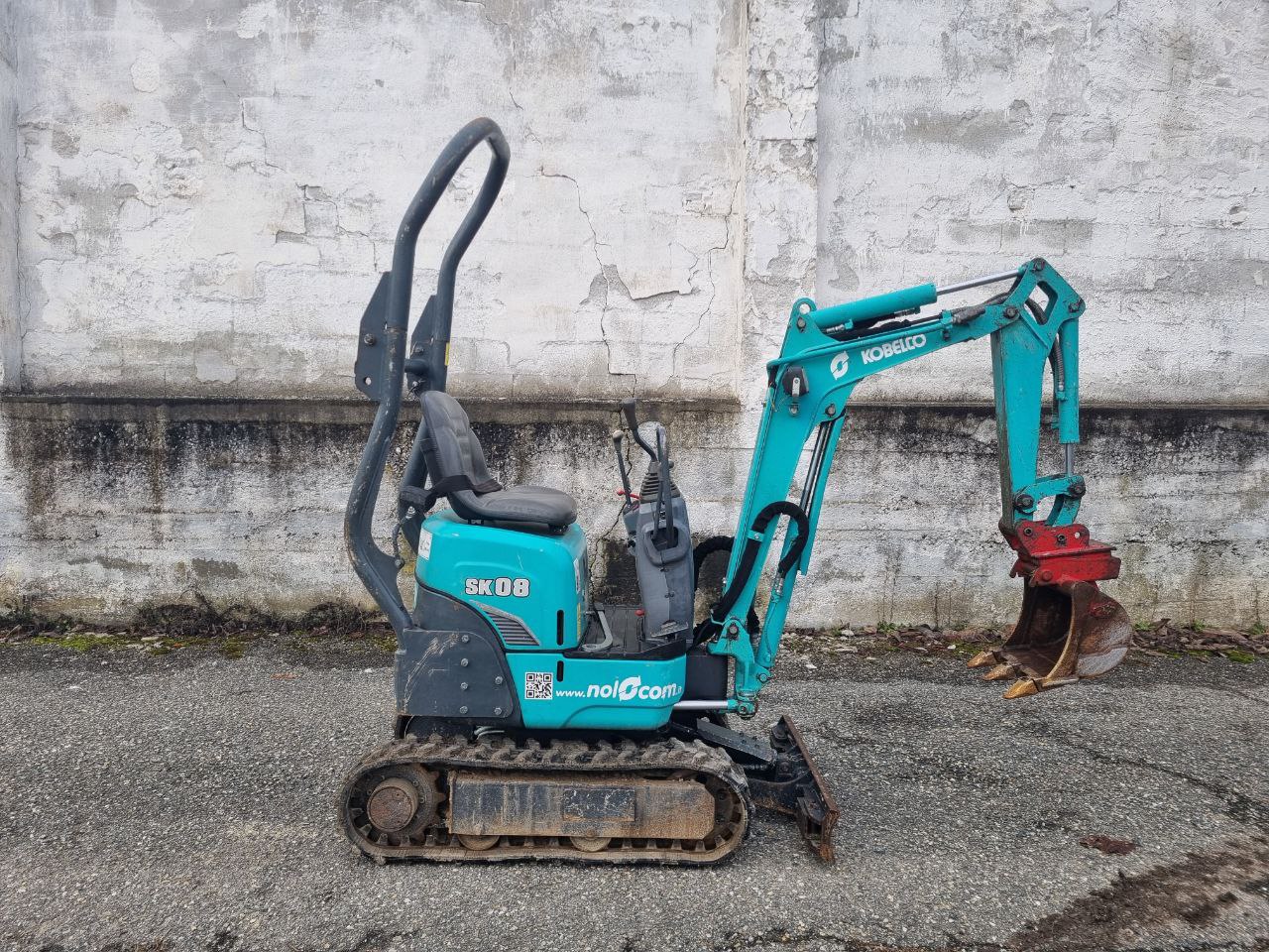 UEXE153 – Miniescavatore compatto KOBELCO SK08-1