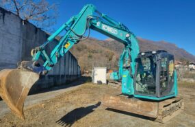 UEXE173 – Escavatore cingolato Kobelco SK75SR-3