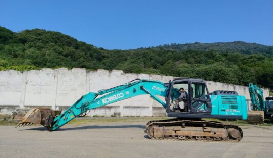 UEXE177 – Escavatore cingolato Kobelco SK210SNLC-10
